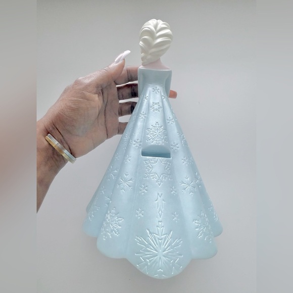 Frozen Elsa Coin Bank - Picture 4 of 7
